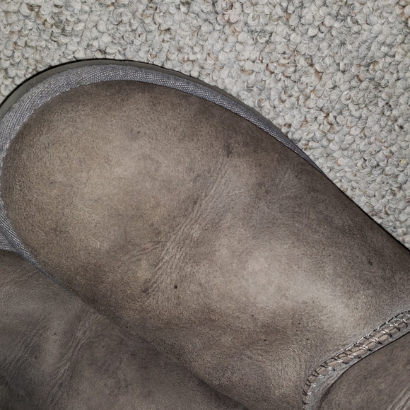 Gray Ugg Short Classic boots size 9 - Picture 4 of 7